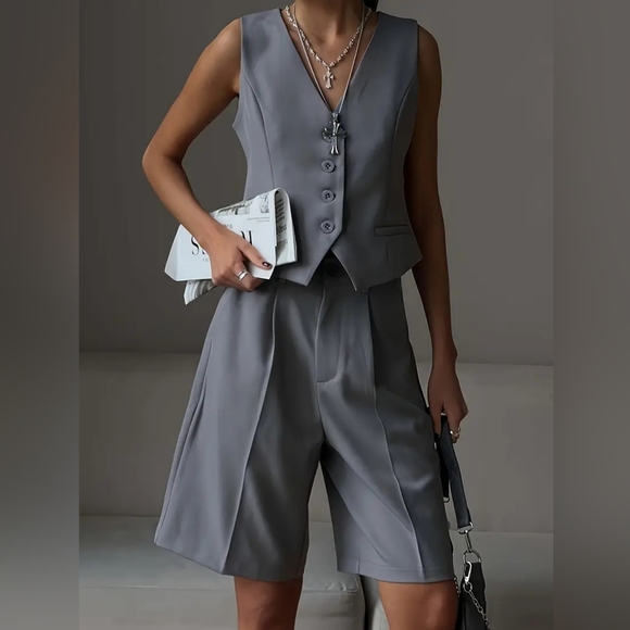 Temu Pants - 2pc Set Gray Button-Up Vest and Shorts Woman's Sz 2xl. Nwot.